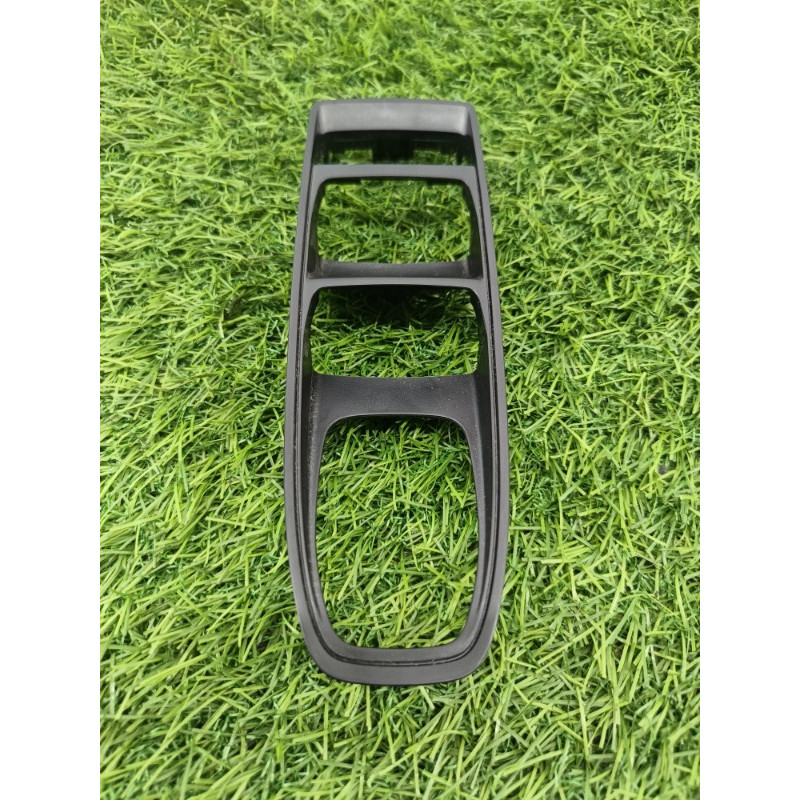 Накладка кнопок склопідйомника (салон) Subaru Forester SK 2020 2.5 589765