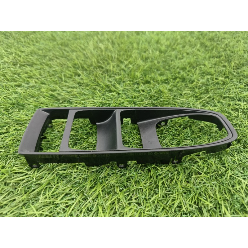 Накладка кнопок склопідйомника (салон) Subaru Forester SK 2020 2.5 589765