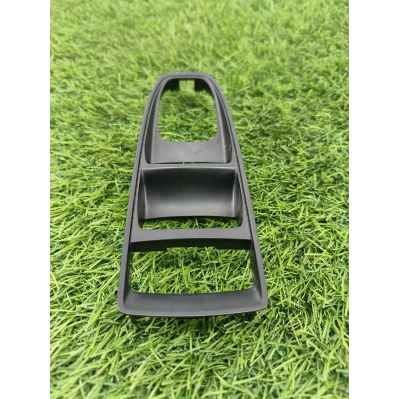 Накладка кнопок склопідйомника (салон) Subaru Forester SK 2020 2.5 589765