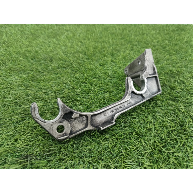 Кронштейн корпуса воздушного фильтра (кронштейны двигателя) Mercedes-Benz E-class w212 2013 2.2 CDI a6510940127