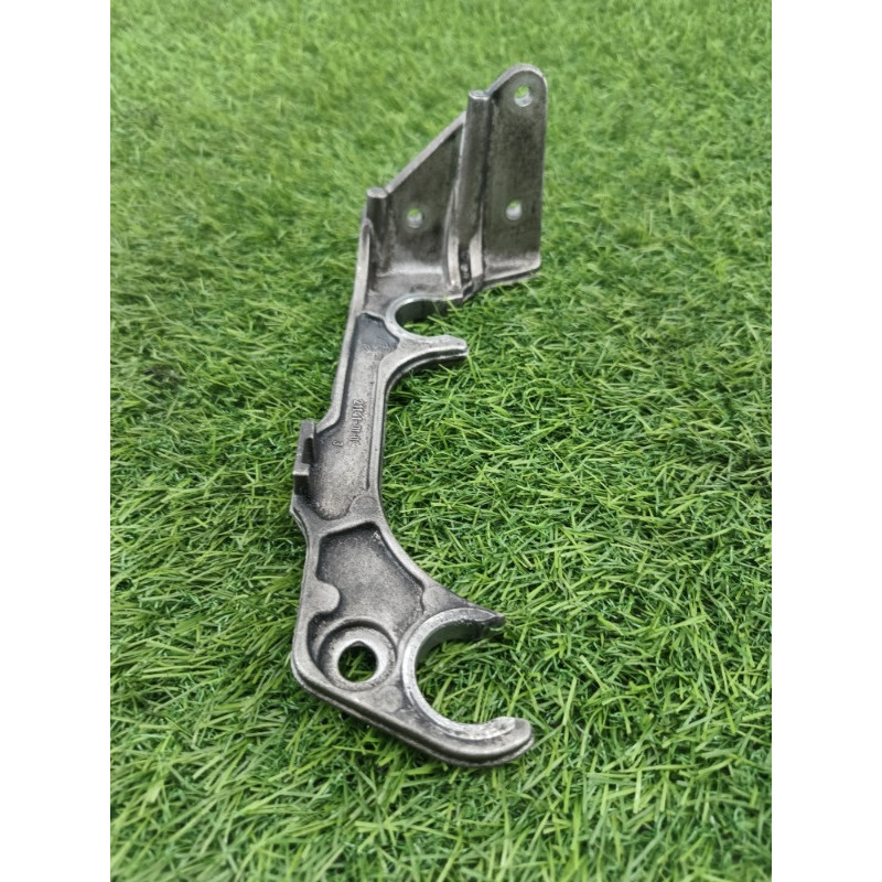 Кронштейн корпуса воздушного фильтра (кронштейны двигателя) Mercedes-Benz E-class w212 2013 2.2 CDI a6510940127