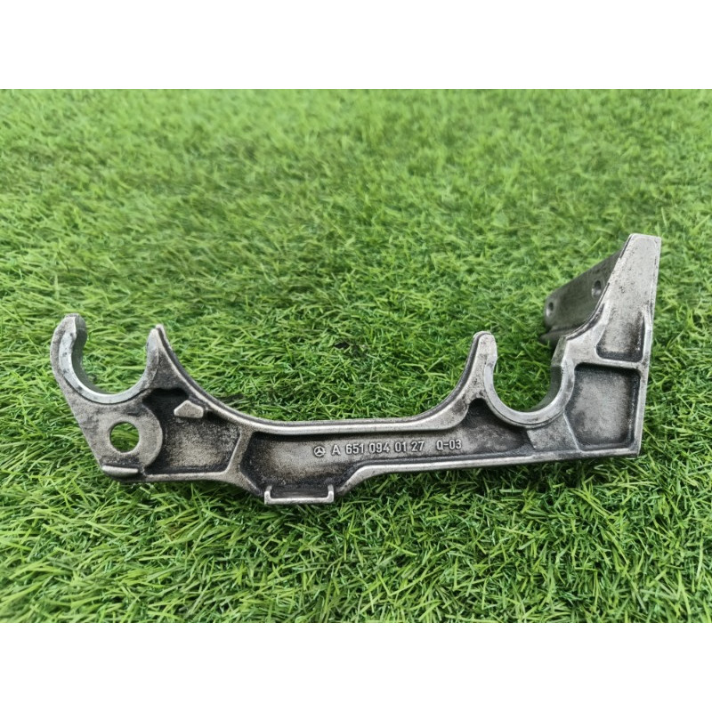 Кронштейн корпуса воздушного фильтра (кронштейны двигателя) Mercedes-Benz E-class w212 2013 2.2 CDI a6510940127