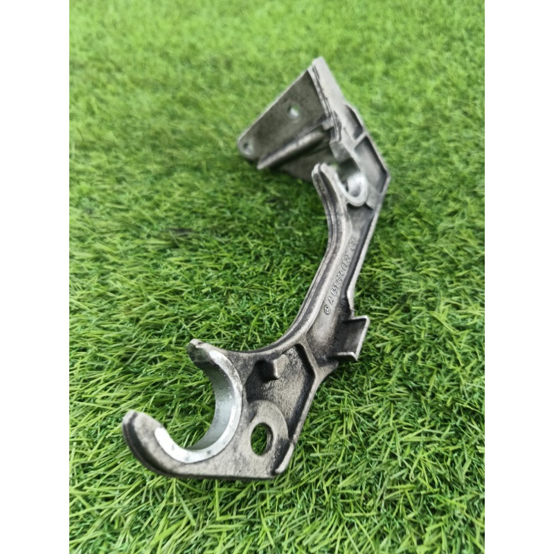 Кронштейн корпуса воздушного фильтра (кронштейны двигателя) Mercedes-Benz E-class w212 2013 2.2 CDI a6510940127