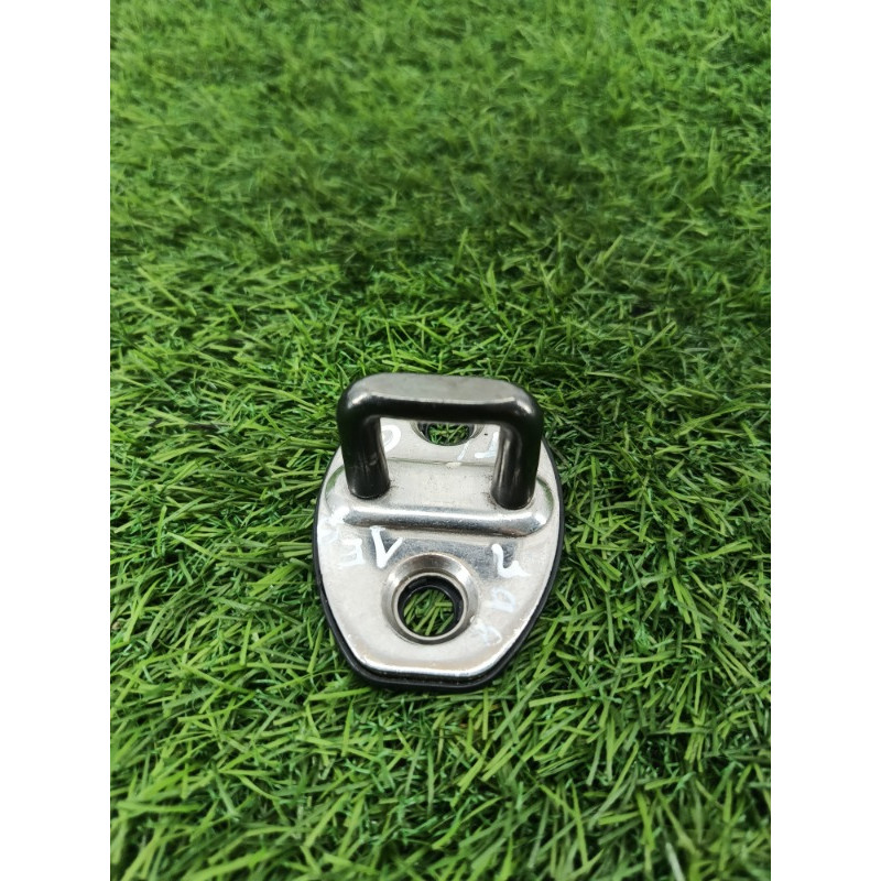 Ответная часть замка двери (кузов и элементы) Volkswagen Tiguan 5N 2011 1.4 CAVA 5k0837033a