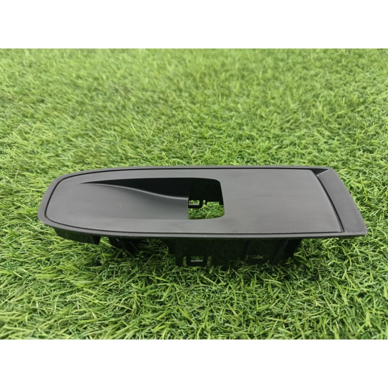 Накладка кнопок склопідйомника (салон) Subaru Forester SK 2020 2.5 83472FL000