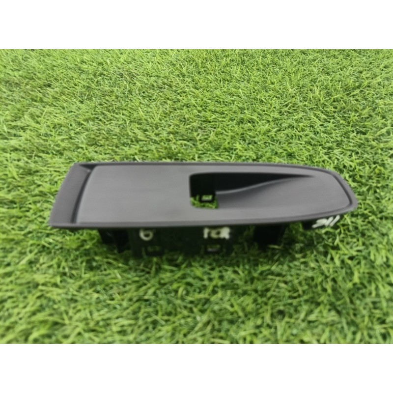 Накладка кнопок склопідйомника (салон) Subaru Forester SK 2020 2.5 83472FL000
