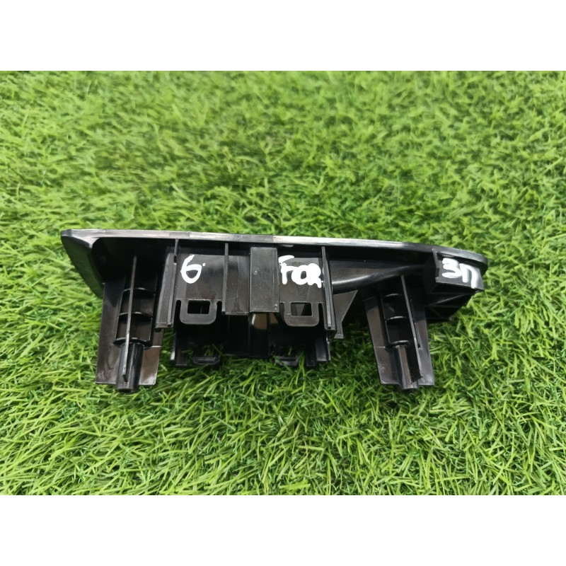 Накладка кнопок склопідйомника (салон) Subaru Forester SK 2020 2.5 83472FL000