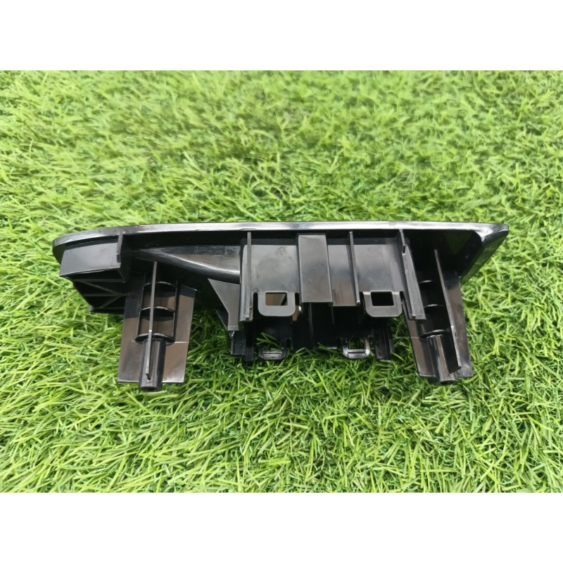 Накладка кнопок склопідйомника (салон) Subaru Forester SK 2020 2.5 83472FL000
