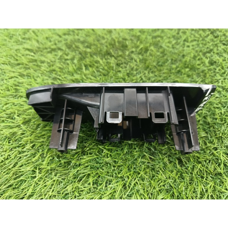 Накладка кнопок склопідйомника (салон) Subaru Forester SK 2020 2.5 83472FL000
