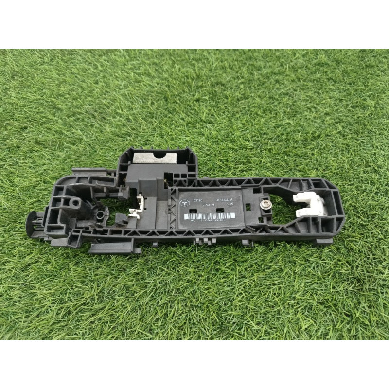 Кронштейн ручки двери (кузов и элементы) Mercedes-Benz E-class w212 2013 2.2 CDI a2047602134