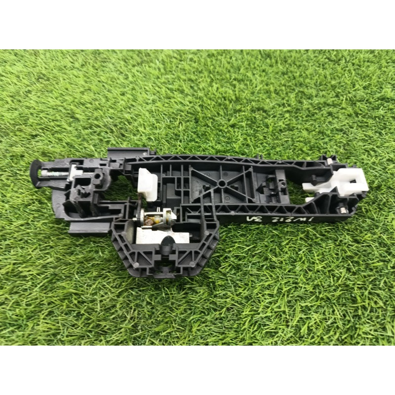 Кронштейн ручки двери (кузов и элементы) Mercedes-Benz E-class w212 2013 2.2 CDI a2047602134