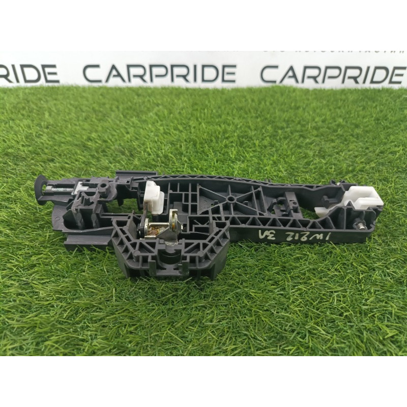 Кронштейн ручки двери (кузов и элементы) Mercedes-Benz E-class w212 2013 2.2 CDI a2047602134