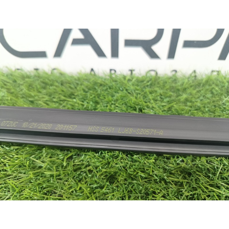 Молдинг стекла внутренний (наружные элементы кузова) Ford ESCAPE MK4 2020 1.5 LJ6Z7821457B