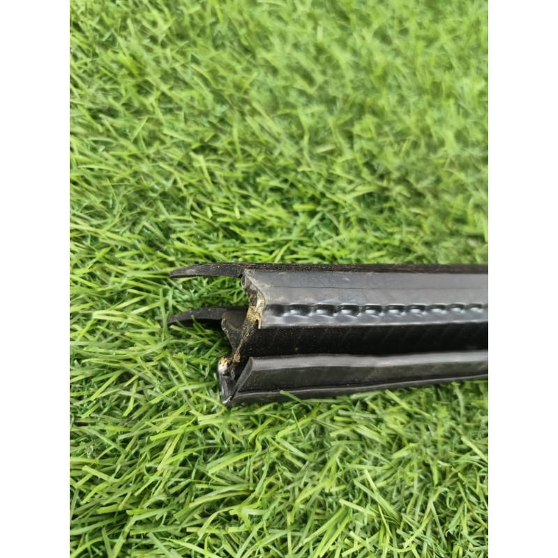 Молдинг стекла внутренний (наружные элементы кузова) AUDI A6 C7 2011 2.0 tdi 4g0839480b