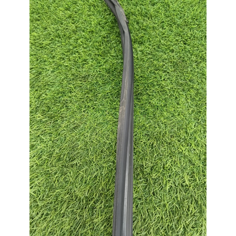 Уплотнитель стекла двери (кузов и элементы) Subaru Forester SK 2020 2.5 63527SJ030