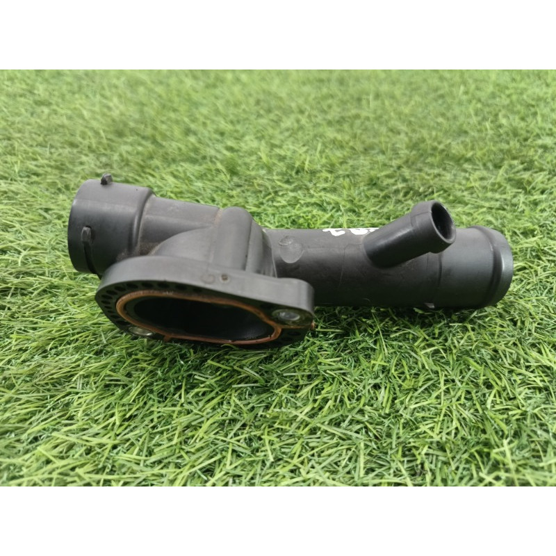 Фланець (система охолодження) AUDI A6 C7 2011 2.0 tdi 03l121132ac