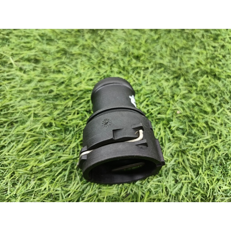 Фланец (система охлаждения) AUDI A6 C7 2011 2.0 tdi 3b0122291c