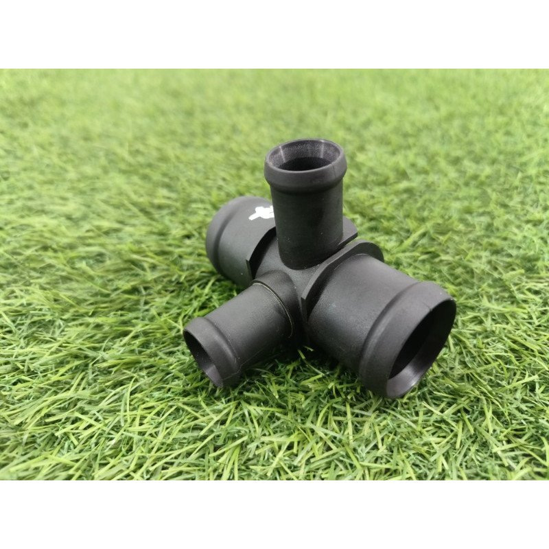 Фланець (система охолодження) AUDI A6 C7 2011 2.0 tdi 4g0121140a