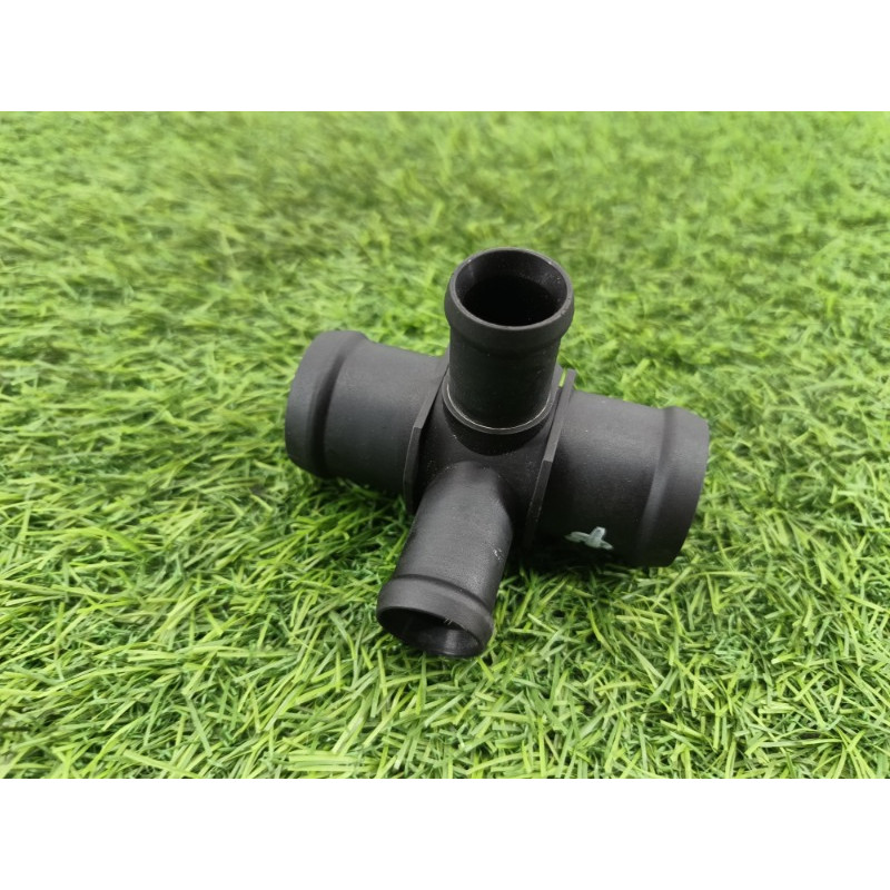 Фланець (система охолодження) AUDI A6 C7 2011 2.0 tdi 4g0121140a