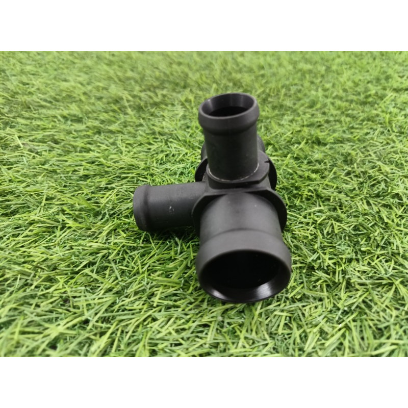 Фланець (система охолодження) AUDI A6 C7 2011 2.0 tdi 4g0121140a