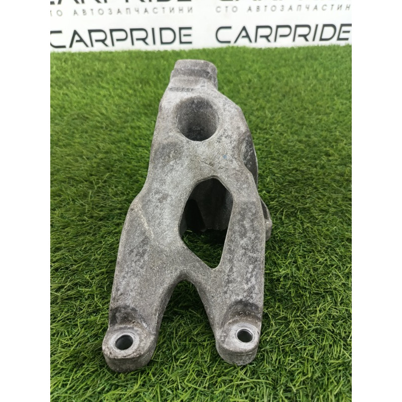 Кронштейн двигателя (кронштейны двигателя) AUDI A6 C7 2011 2.0 tdi 8k0199307be