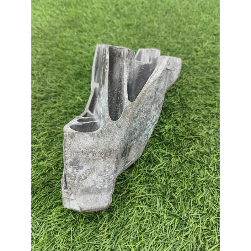 Кронштейн двигателя (кронштейны двигателя) AUDI A6 C7 2011 2.0 tdi 8k0199307be