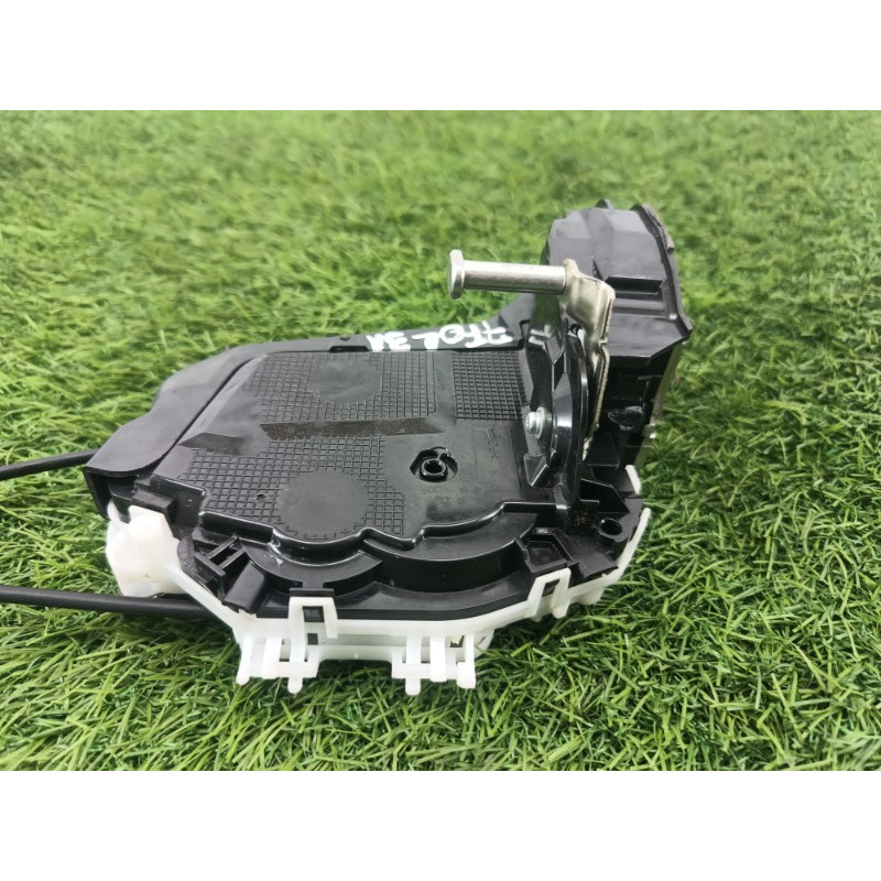 Замок дверей (кузов і елементи) Subaru Forester SK 2019 2.5 61035SJ010