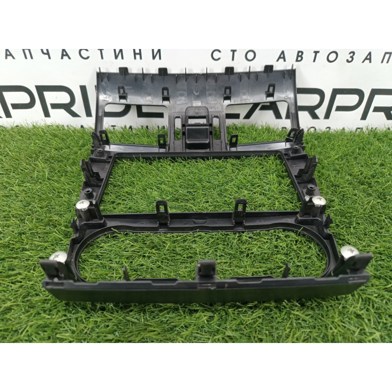 Рамка магнитофона (салон) Subaru Forester SJ