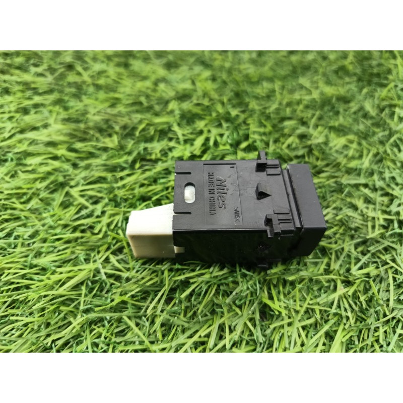 Кнопка помощи при подъеме (электрика / кнопки) Subaru Legacy BN 2016 2.5