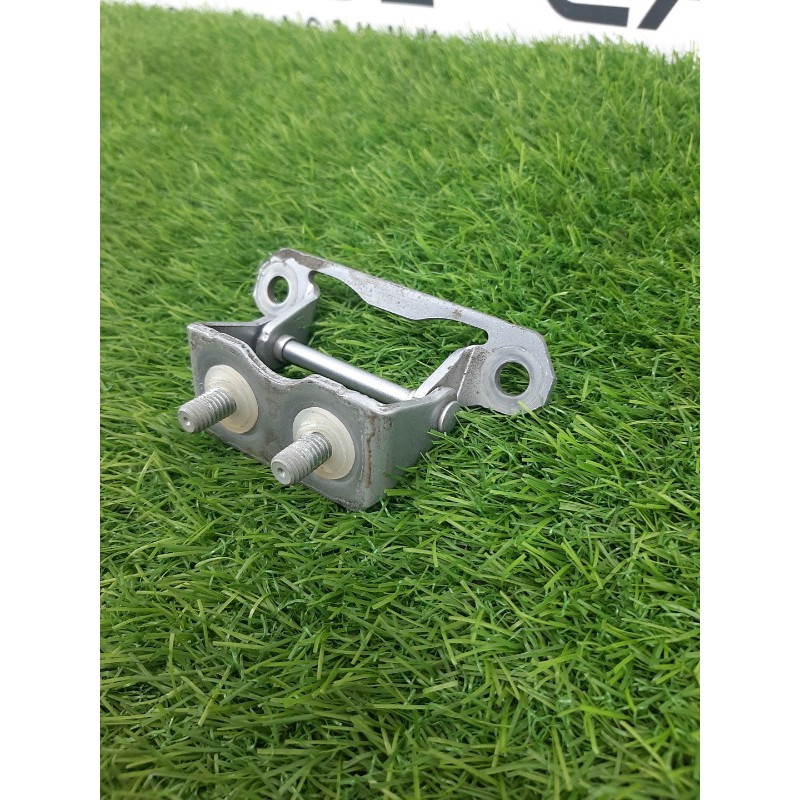 Петля багажника (кузов и элементы) Subaru Forester SJ 60879FJ000