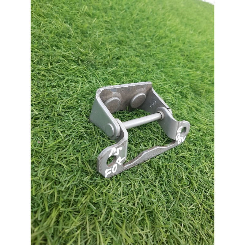 Петля багажника (кузов и элементы) Subaru Forester SJ 60879FJ000
