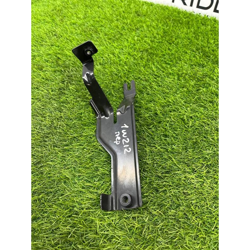 Кронштейн усилителя бампера (стекла и зеркала) Mercedes-Benz E-class w212 2013 2.2 CDI a2126200900