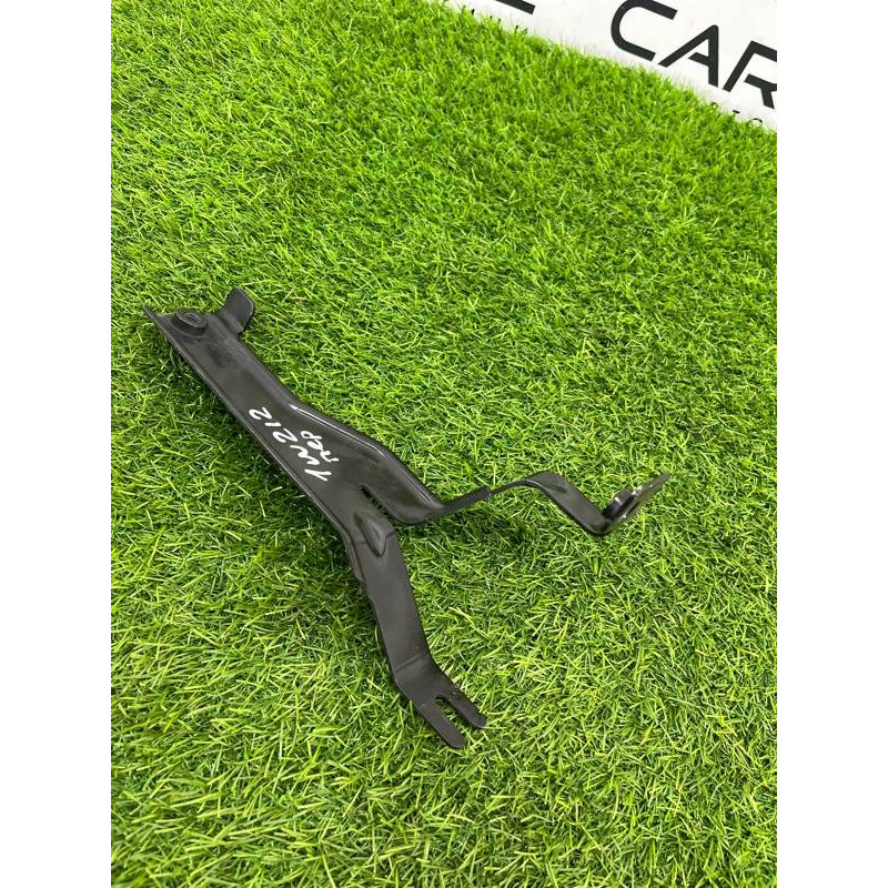 Кронштейн усилителя бампера (стекла и зеркала) Mercedes-Benz E-class w212 2013 2.2 CDI a2126200900