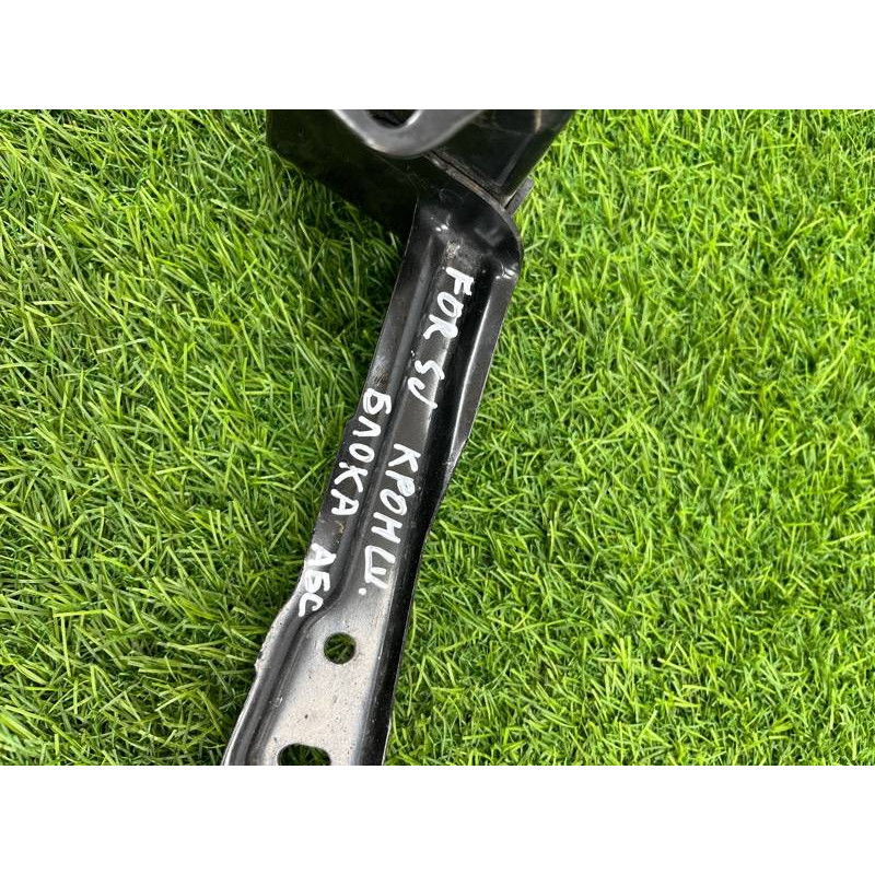 Кронштейн блока ABS (тормозная система) Subaru Forester SJ 27537FJ000