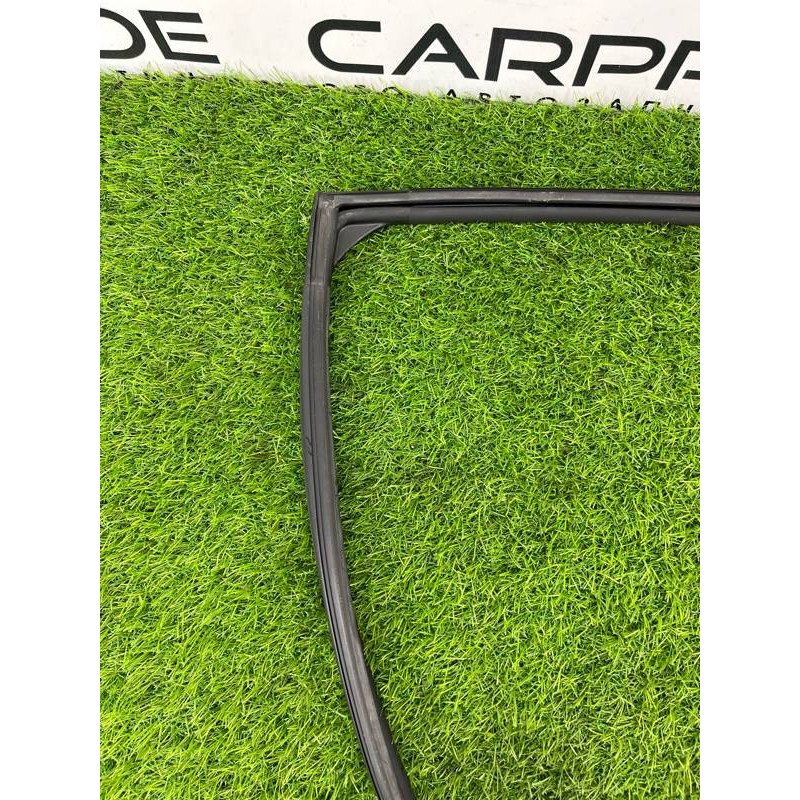 Уплотнитель стекла двери (кузов и элементы) Subaru Forester SK 2019 2.5 63527SJ030