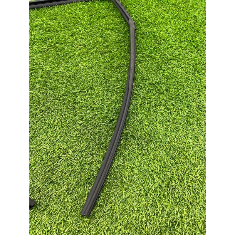 Уплотнитель стекла двери (кузов и элементы) Subaru Forester SK 2019 2.5 63527SJ030