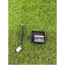 Кнопка стояночного тормоза