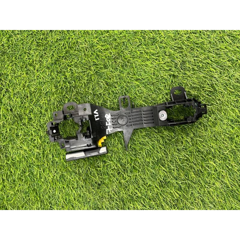 Кронштейн ручки двери (кузов и элементы) Subaru Forester SK 2019 2.5 61142CA010
