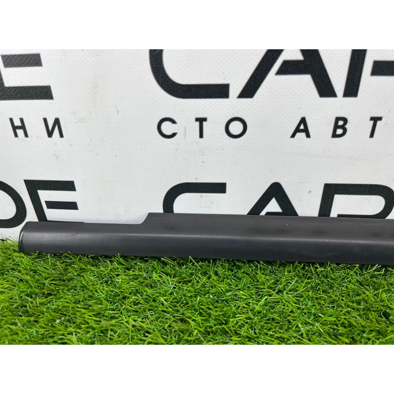 Молдинг стекла (кузов и элементы) Volkswagen Tiguan 5N 2011 1.4 CAVA 5N0839477A