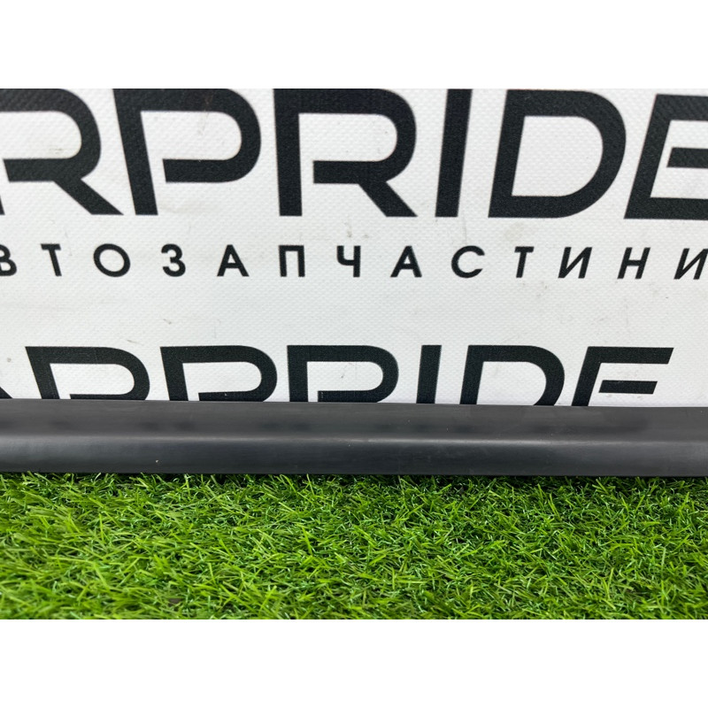 Молдинг стекла (кузов и элементы) Volkswagen Tiguan 5N 2011 1.4 CAVA 5N0839477A