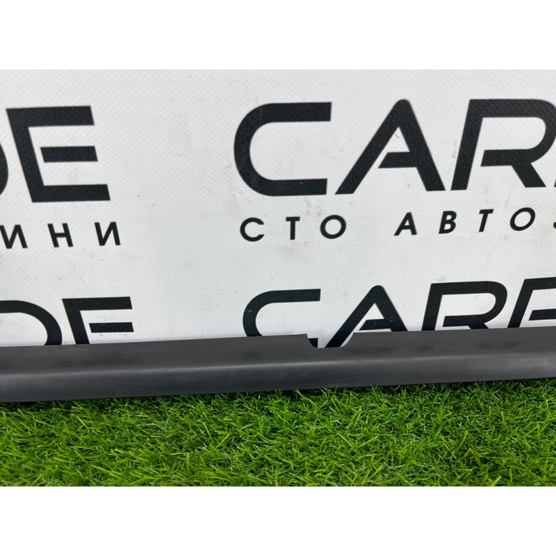 Молдинг стекла (кузов и элементы) Volkswagen Tiguan 5N 2011 1.4 CAVA 5N0839477A