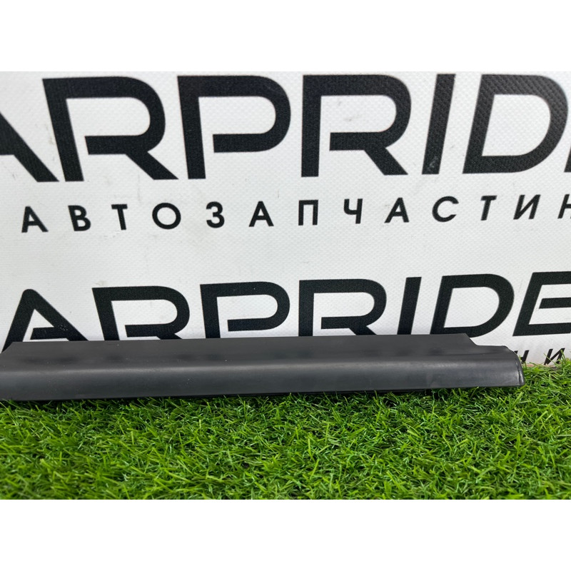 Молдинг стекла (кузов и элементы) Volkswagen Tiguan 5N 2011 1.4 CAVA 5N0839477A