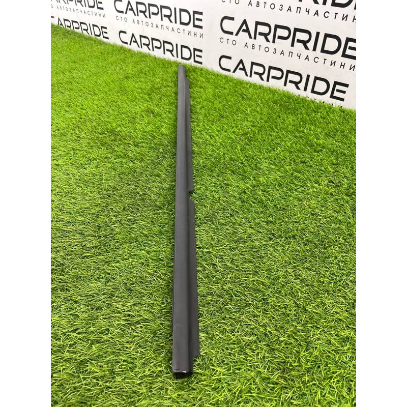 Молдинг стекла (кузов и элементы) Volkswagen Tiguan 5N 2011 1.4 CAVA 5N0839477A