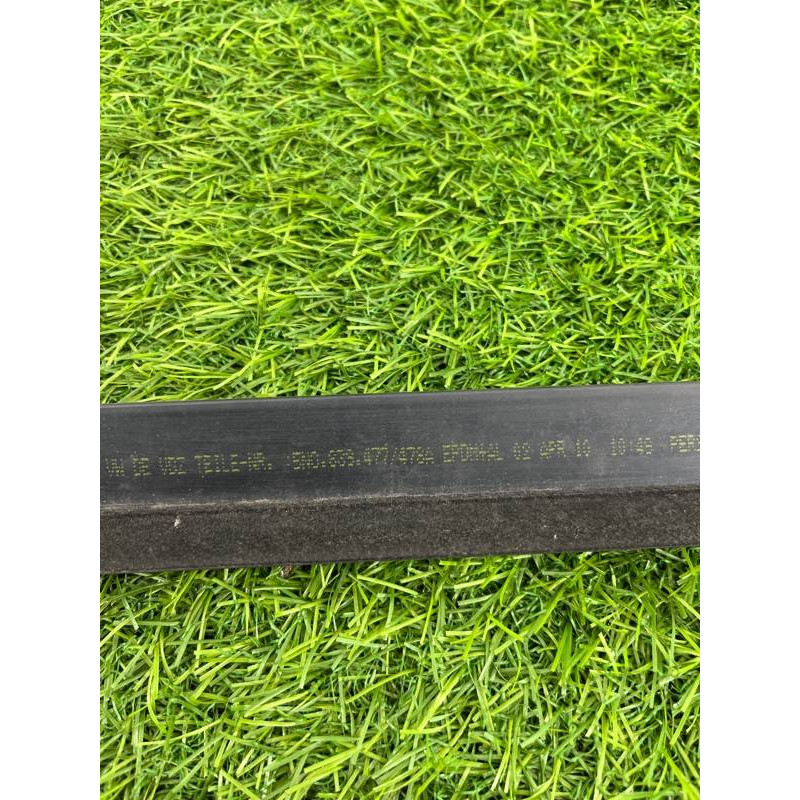 Молдинг стекла (кузов и элементы) Volkswagen Tiguan 5N 2011 1.4 CAVA 5N0839477A