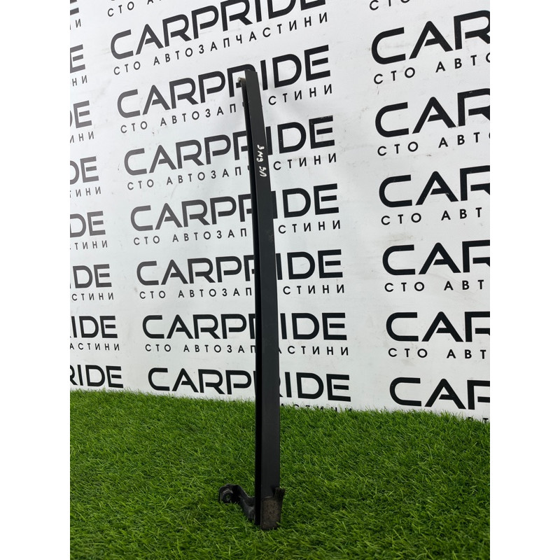 Направляющая стекла двери (кузов и элементы) Renault Megane 3 2011 1,5 dCi (K9K837) 822310011R