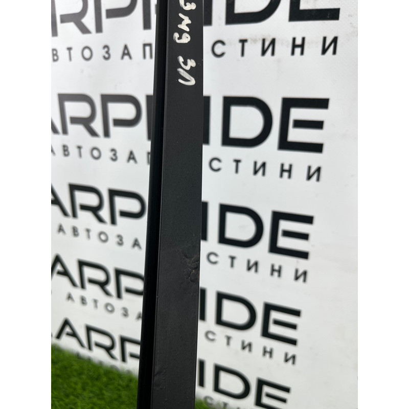 Направляющая стекла двери (кузов и элементы) Renault Megane 3 2011 1,5 dCi (K9K837) 822310011R