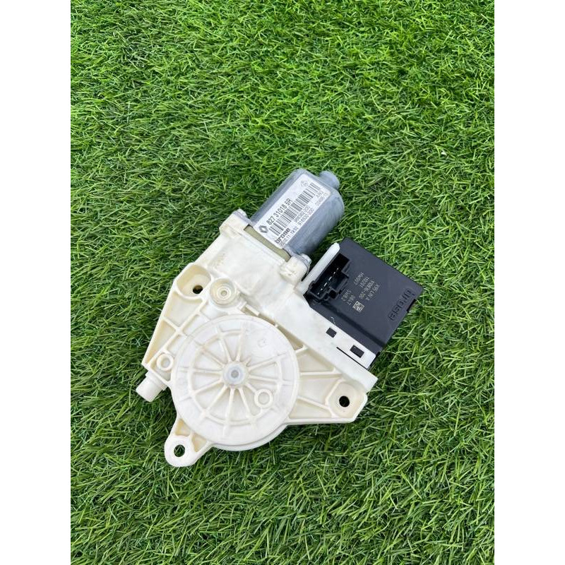 Мотор стеклоподъемника (электрика) Renault Megane 3 2011 1,5 dCi (K9K837) 827310185R