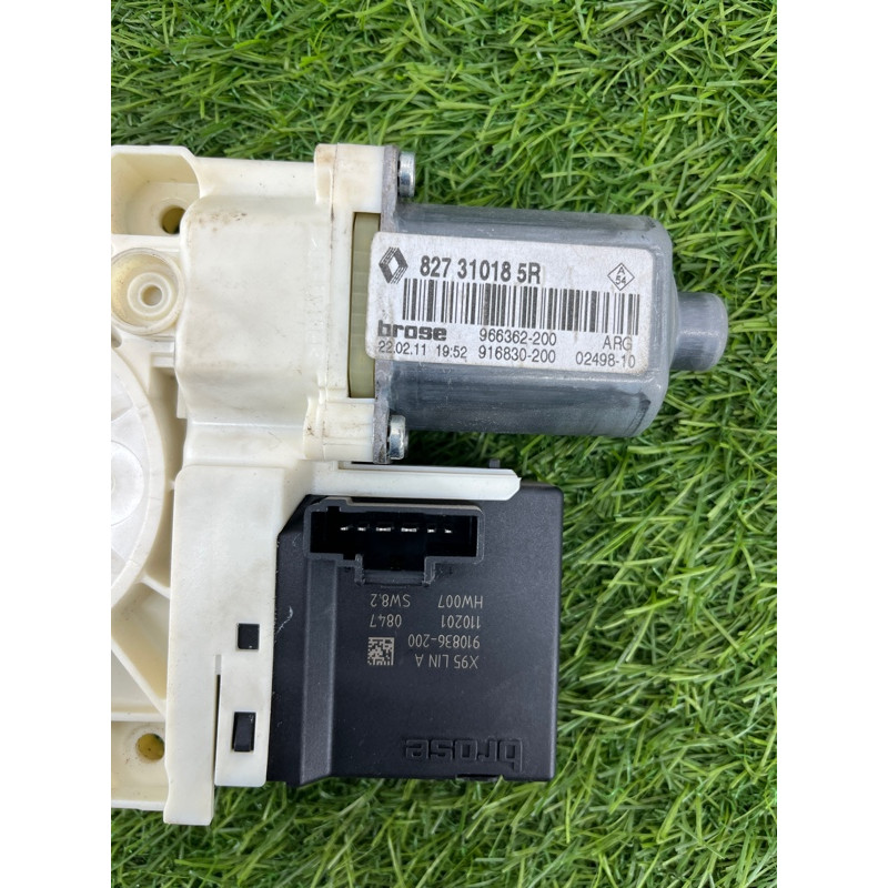 Мотор стеклоподъемника (электрика) Renault Megane 3 2011 1,5 dCi (K9K837) 827310185R