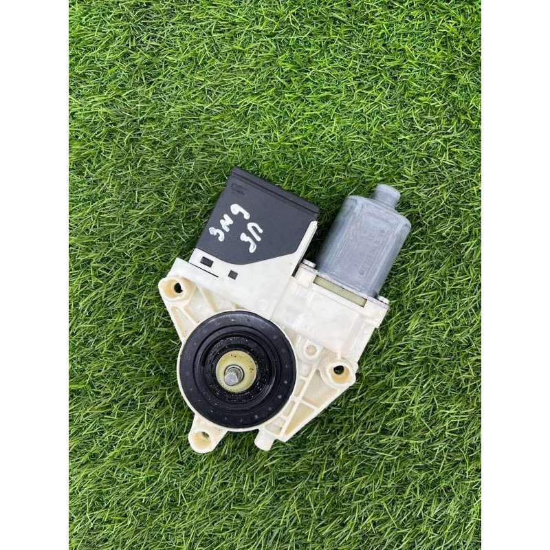 Мотор стеклоподъемника (электрика) Renault Megane 3 2011 1,5 dCi (K9K837) 827310185R