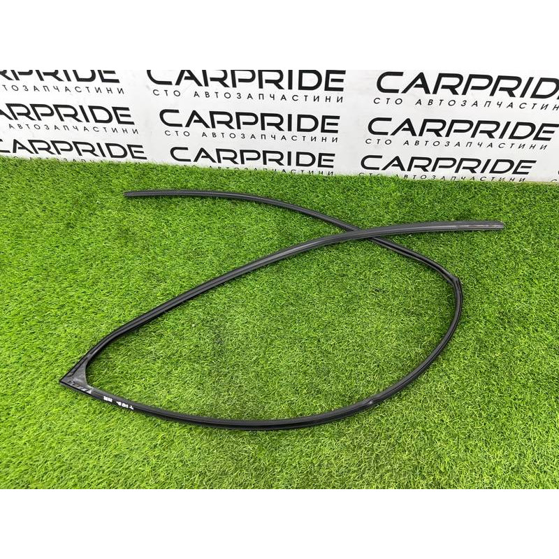 Уплотнитель стекла двери (кузов и элементы) Subaru Forester SK 2019 2.5 63527SJ000